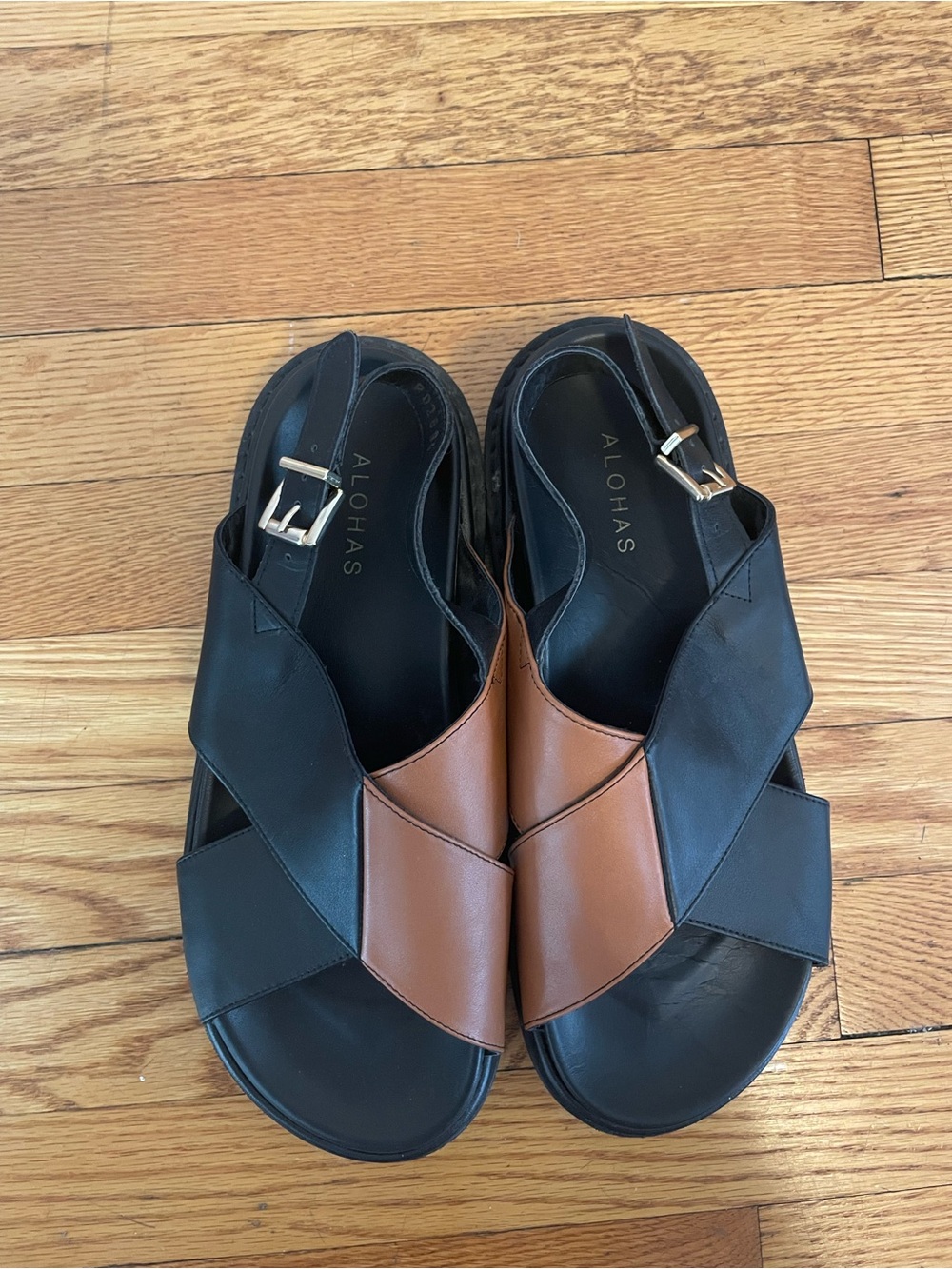 ALOHAS Marshmallow Bicolor Black/Tan Leather Sandals size 9 - Picture 2 of 6